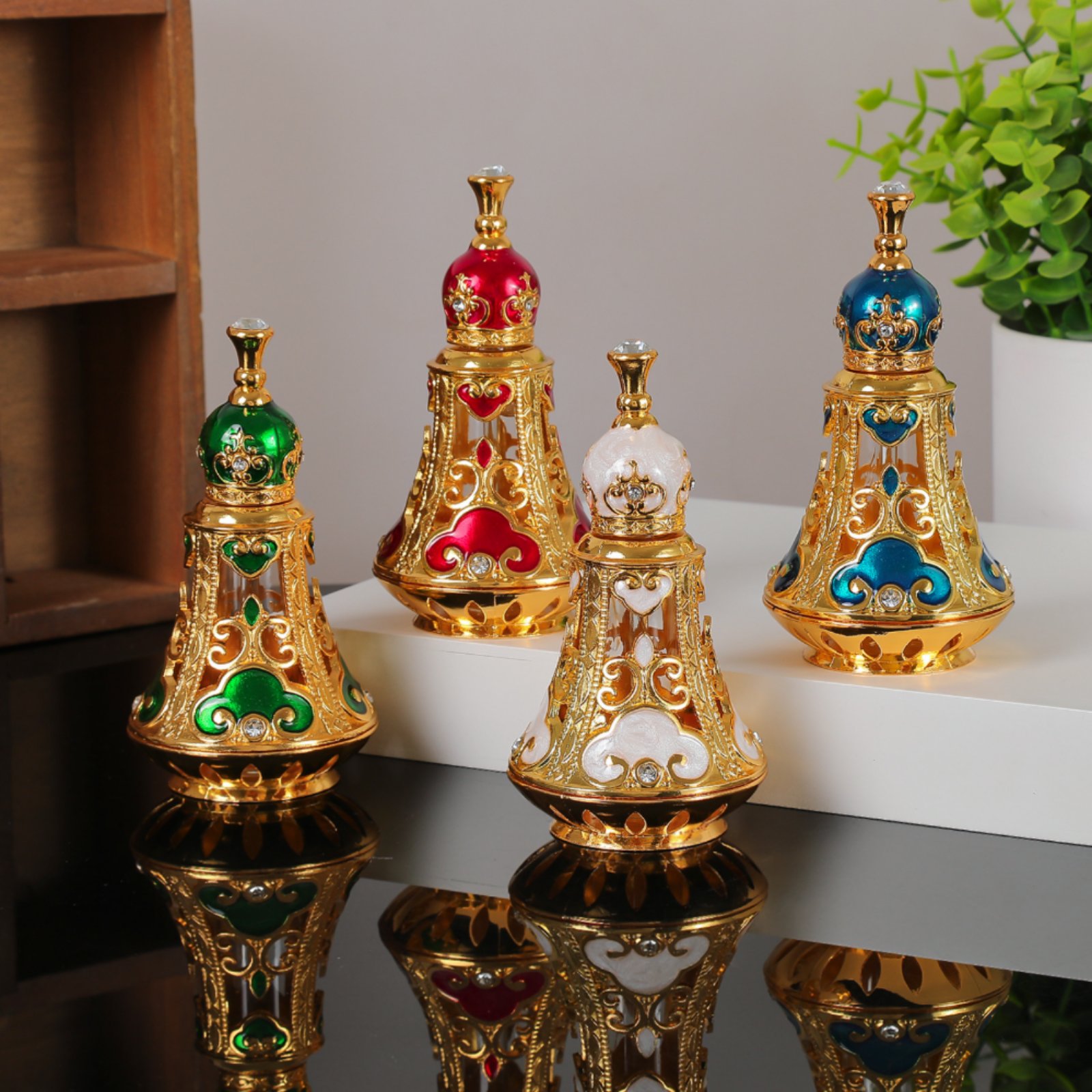 Ornate Perfume Bottle Faceted  - Home Decor Glass 评论和价格