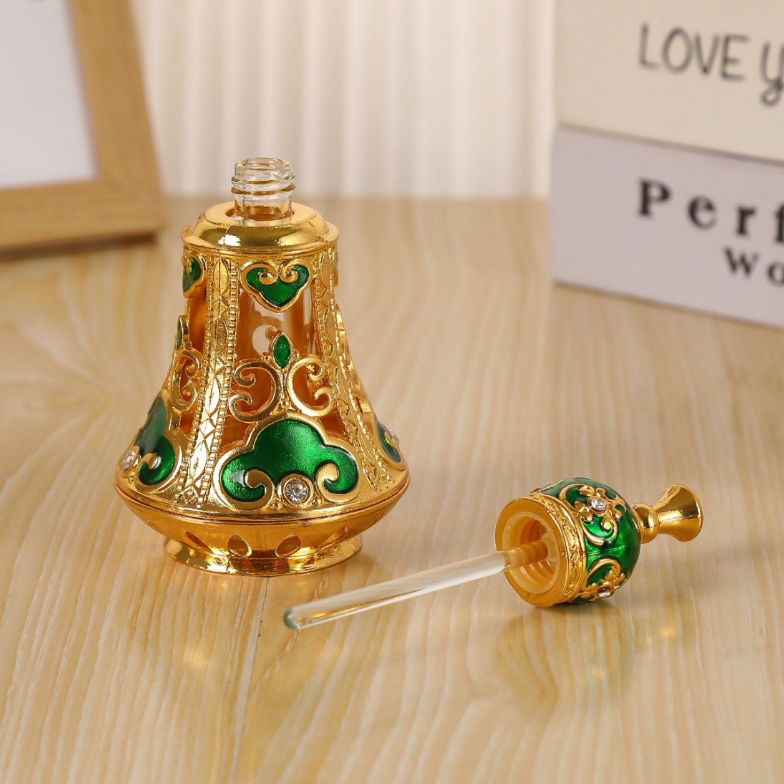 Ornate Perfume Bottle Faceted  - Home Decor Glass 评论和价格
